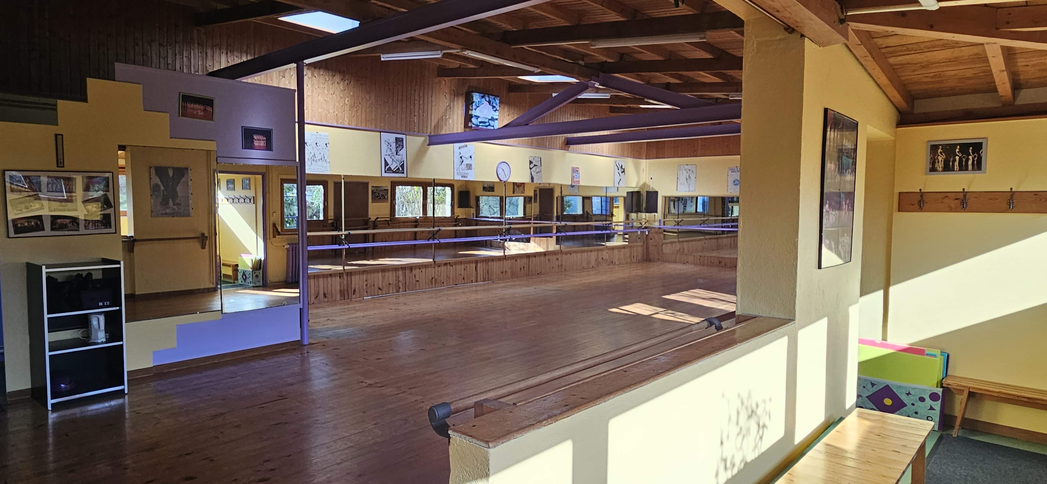 La salle avec miroirs